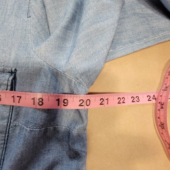 Old Navy Size M Classic Button Down Chambray Blue Long Sleeve Top, EUC - Picture 8 of 13